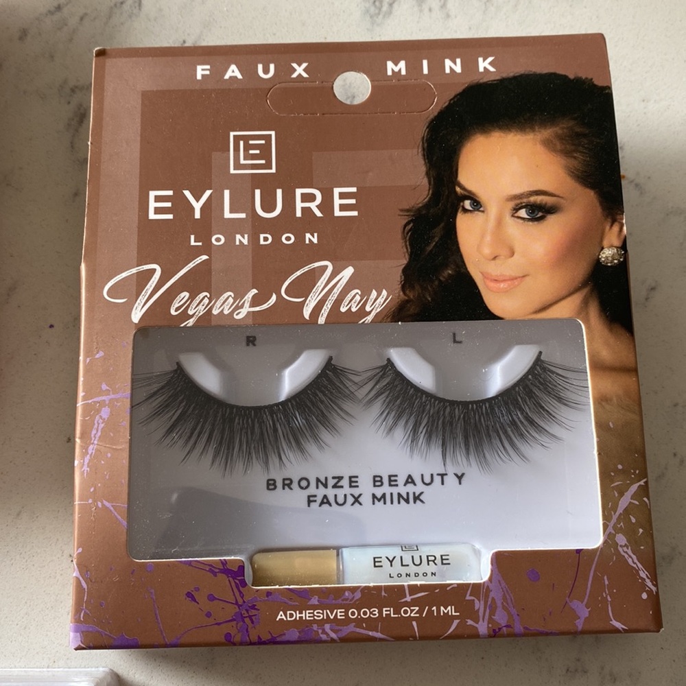 False Eyelash Bundle - Picture 3 of 4
